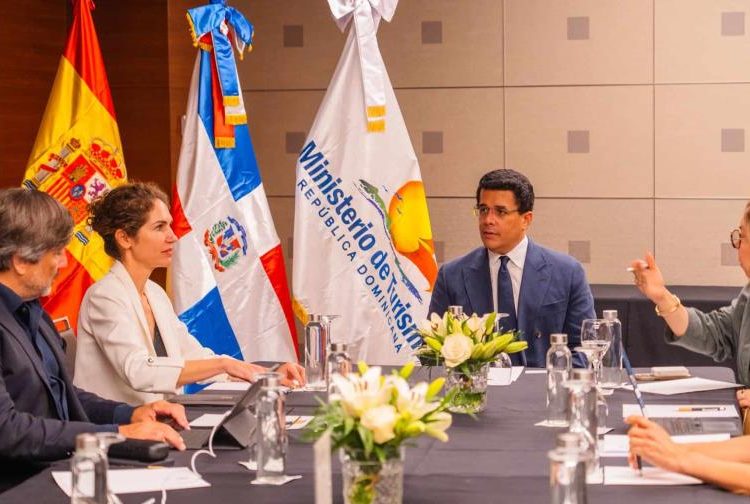 Collado participa en Madrid en un encuentro con empresarios del sector.