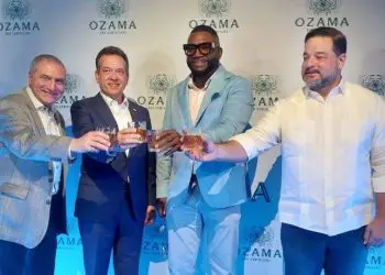 Ron Ozama es un producto elaborado en República Dominicana utilizando caña de azúcar local.