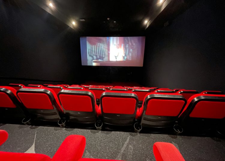 Según el informe, en el país existen 27 complejos dedicados a la cinematografía y 193 pantallas distribuidas en nueve provincias. - Fuente externa.