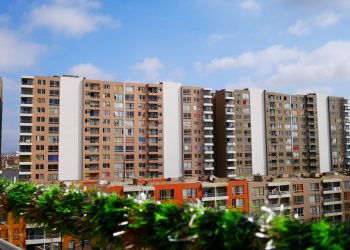 Vista de complejos habitacionales en Lima, Perú. | Pixabay.
