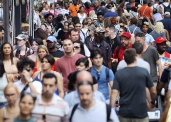 Personas caminando - Fuente externa.