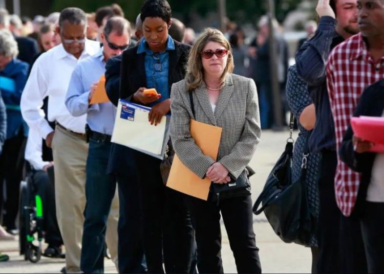 La tasa de desempleo se situó en abril en el 3.4 %. | Fuente externa