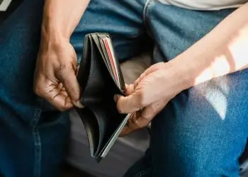 Los trabajadores informales en abril totalizaron 32.9 millones.