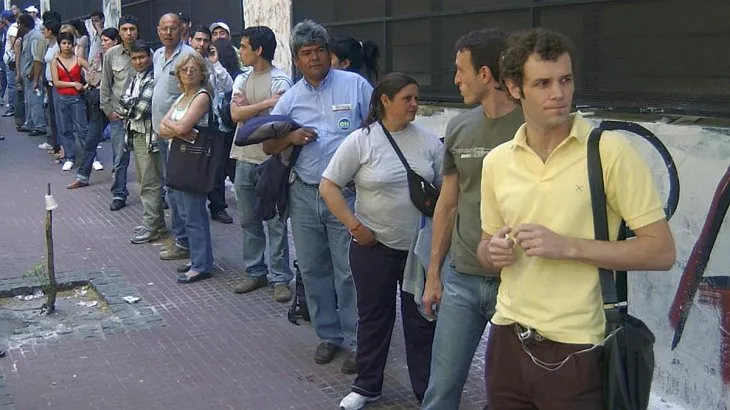 Al desempleo de 7.7% al primer trimestre de este año se suma una alta informalidad laboral en la mitad de los empleados.