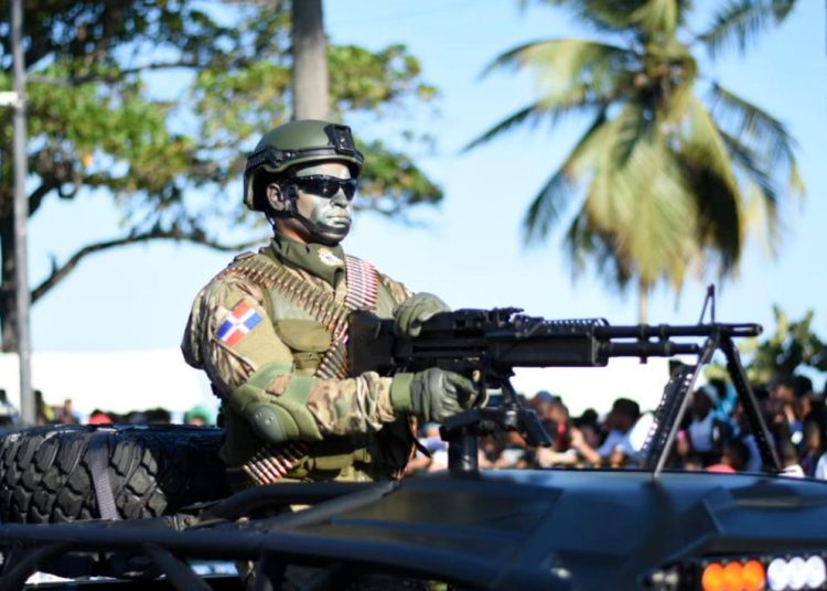 Los recursos asignados el Ministerio de Defensa serán destinados principalmente a los programas de defensa terrestre por RD$17,612.6 millones. - Fuente externa.