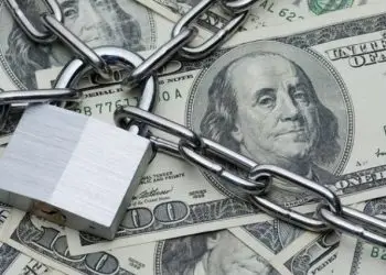 La sostenibilidad de la deuda sigue siendo una preocupación, ya que actualmente, representa el 12.2% de los ingresos fiscales en la región, una cifra superior al promedio del 4.8% registrado en los países de la OCDE.