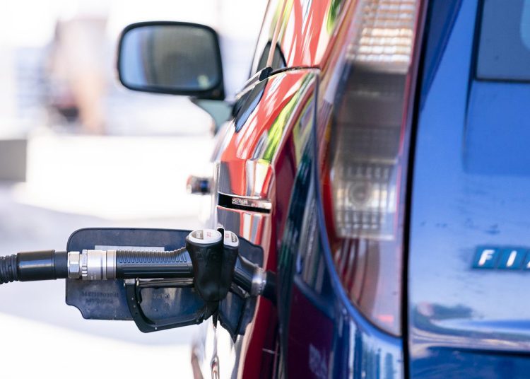 El precio de la gasolina sin plomo también ha seguido en aumento, y este martes alcanzó los US$3.79 por galón.