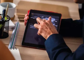 La irrupción de fintechs, big tech y plataformas no bancarias seguirá presionando la relevancia de la banca tradicional.