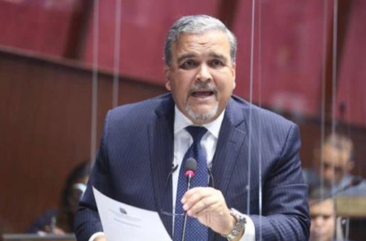 El diputado por el Partido Revolucionario Social Cristiano (PRSC) también depositó un proyecto que reduce la burocracia en la administración pública.