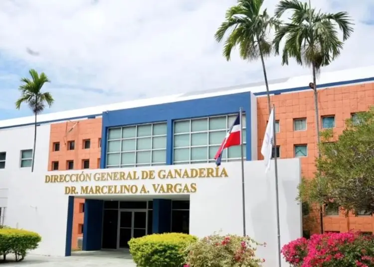 Abel Madera Espinal explicó que los focos positivos de la enfermedad están siendo despoblados como parte del plan de contención.