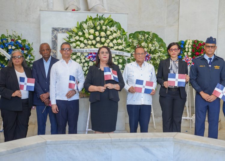 La ceremonia contó con la participación de directivos y colaboradores de la institución.
