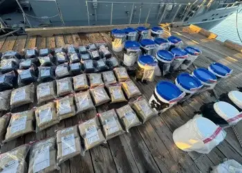 Las autoridades han iniciado las investigaciones correspondientes para determinar si hay otros involucrados en la frustrada operación de narcotráfico internacional.