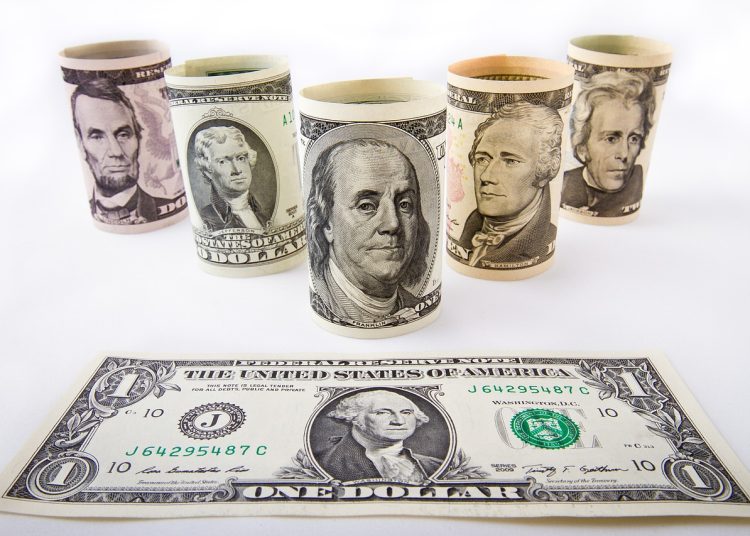 El tipo de cambio mayorista subió 0.3 %, hasta los 220,85 pesos por unidad para la venta. | Pixbay.