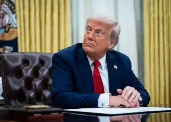 Trump anuncia que los gravámenes para bienes y servicios chinos subirán otro 125%.