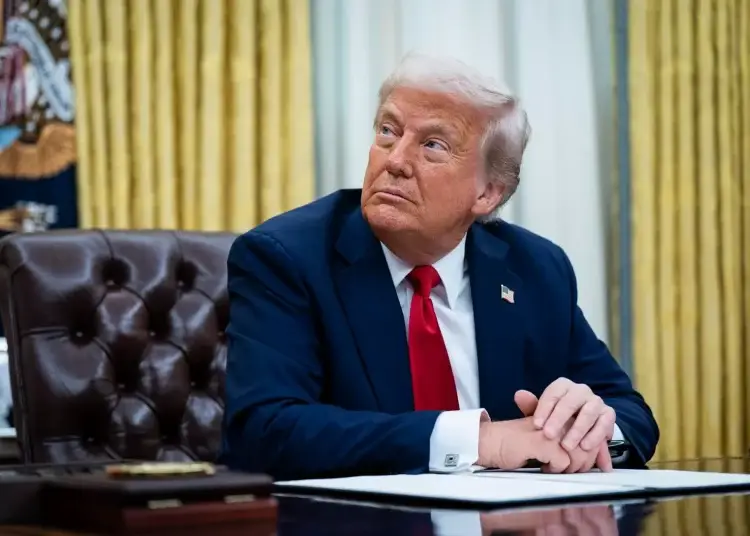 Trump anuncia que los gravámenes para bienes y servicios chinos subirán otro 125%.