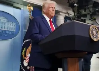 Trump tiene previsto hablar por teléfono este lunes con el primer ministro canadiense, Justin Trudeau, y con la presidenta mexicana, Claudia Sheinbaum, según analistas de Banca March.