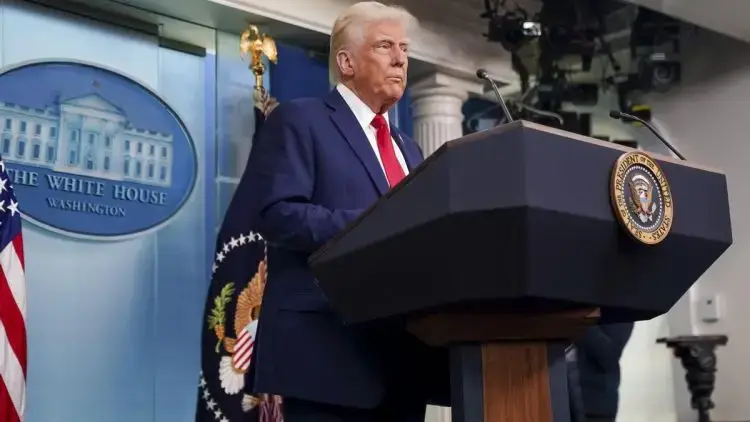 Trump tiene previsto hablar por teléfono este lunes con el primer ministro canadiense, Justin Trudeau, y con la presidenta mexicana, Claudia Sheinbaum, según analistas de Banca March.