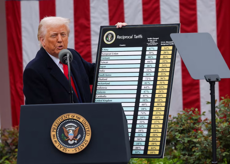 El mandatario norteamericano también anunció la imposición de aranceles del 10% para las importaciones de Argentina, Brasil, Colombia y Chile, entre otros países latinoamericanos.