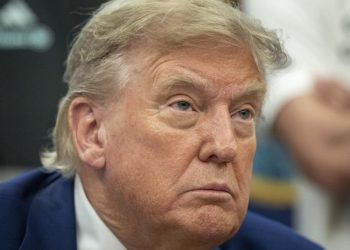 La portavoz de la Casa Blanca, Karoline Leavitt, informó de que Trump ha estado toda la noche siguiendo la operación.