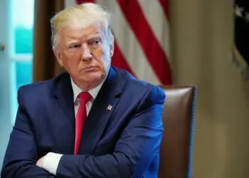 Trump dice que EE.UU. tiene el "control total de los cielos de Irán" dado que cuenta con mejores rastreadores aéreos que la República Islámica.