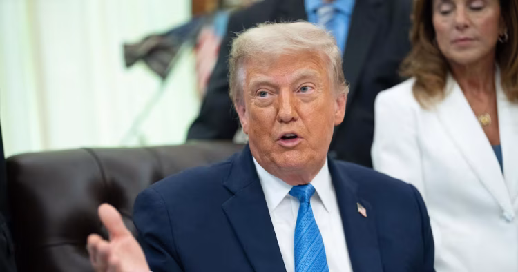 Trump indicó que existe posibilidad de que negociaciones para revisar el acuerdo no prosperen.