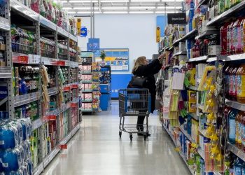 En España, la caída en un mes fue de seis décimas al 2.8%, con una inflación alimentaria alineada con la media de la OCDE. - Fuente externa.