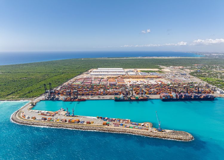 Vista del Puerto de Caucedo, operado por DP World, uno de los principales centros logísticos del país.