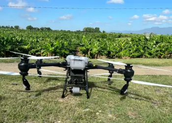 Dijeron que el drone T-50 está diseñado para facilitar tareas como la monitorización de cultivos, la aplicación precisa de insumos y la recolección de datos en tiempo real.