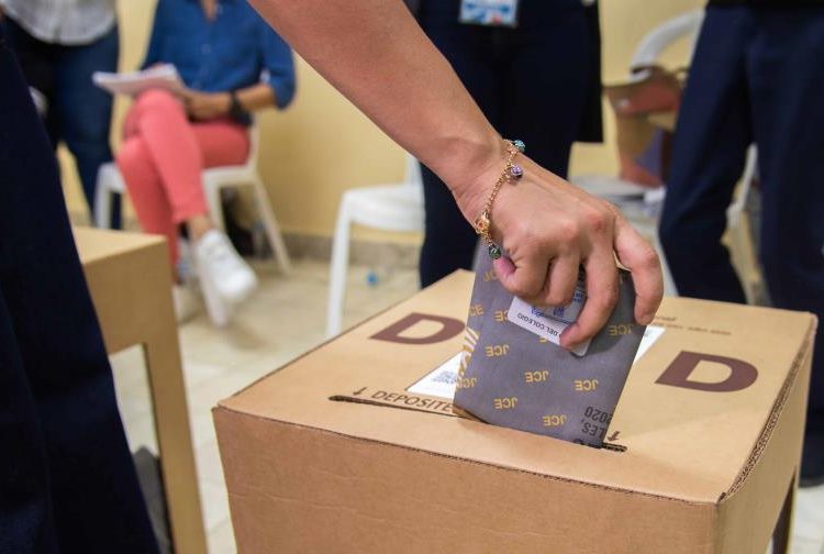 El sistema D´Hondt distribuye la cantidad de regidores en función de la cantidad de votos obtenido por el partido o bloque de partidos aliados que lleven candidatos comunes. - Fuente externa.