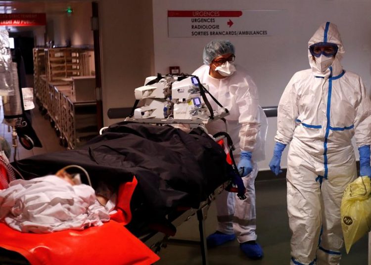 Una clínica donde tratan pacientes de covid-19 en Montpellier, Francia. | Guillaume Horcajuelo, EFE.