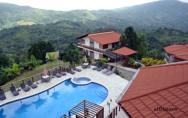 Ecological resort. Fabulous Village aspira a un turismo de lujo amigable con la naturaleza.