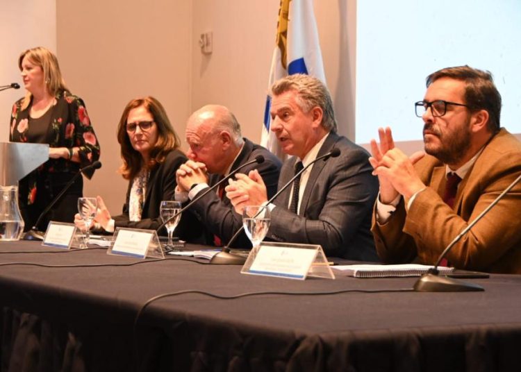 Los flujos prioritarios recogidos en el documento son biomasa; construcción, vivienda e infraestructura; energía y movilidad; bienes de consumo y agua.