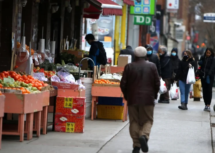El banco central canadiense esperaba que la economía creciera a un ritmo anualizado del 1.5% pero los datos señalan que la cifra real será del 1%.