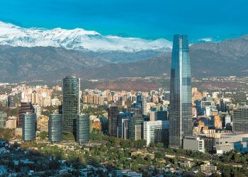 La actividad vinculada a servicios aumentó un 5.3%, resultado explicado por el sector de educación, donde se registró una semana adicional de clases por el cambio en el calendario de las vacaciones de invierno.