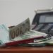 La apreciación del peso frente al dólar ha tenido efectos contradictorios en la economía. | Lésther Álvarez