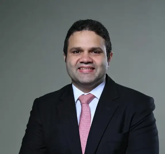 Medina enfatizó que una inflación baja no significa una reducción de precios, sino que estos aumentarán a un ritmo más lento.