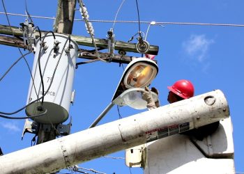 Edeeste dice que corrigió 3,656 luminarias.