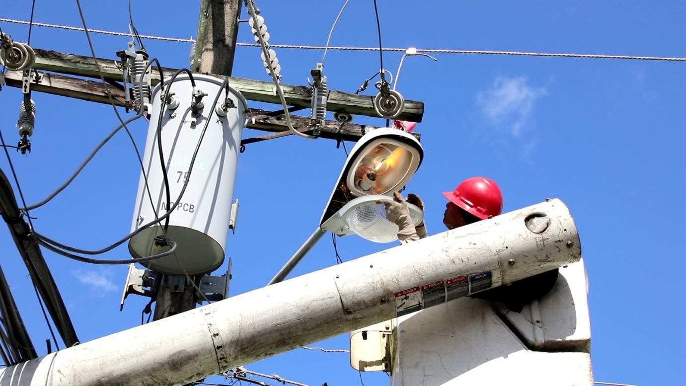 Edeeste informa que invierte más de RD$57 millones en alumbrado público