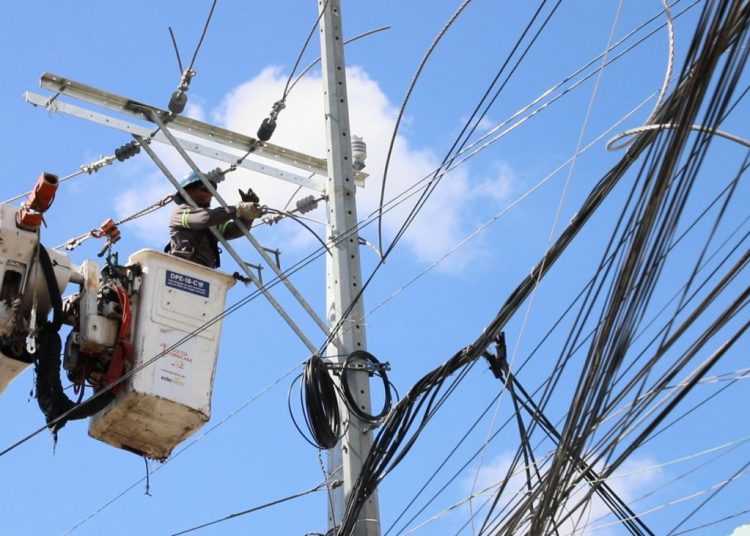 El proyecto incluyó la instalación de 1,873 postes y más de 55 kilómetros de redes eléctricas.