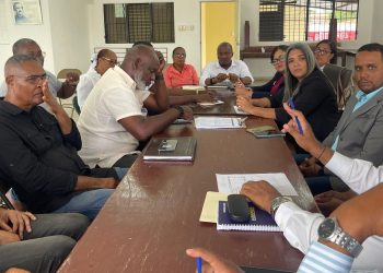 Los comunitarios valoran avances presentados por la empresa.