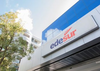 Edesur adopta medidas preventivas desergenizando algunos sectores para garantizar seguridad de clientes frente al peligro por las inundaciones.