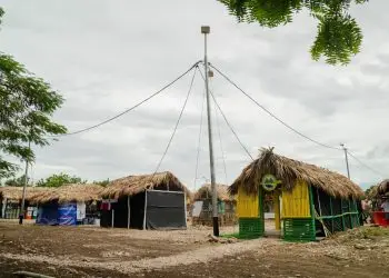 La empresa informó que los trabajos incluyeron la instalación de 410 metros de cable tipo triplex, 16 postes eléctricos, 32 luminarias y un transformador de 50 kilovoltamperios (kVA).