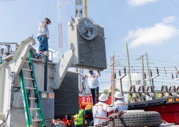 Edesur destaca que puesta en servicio del nuevo transformador garantiza mayor eficiencia y calidad en el servicio en diversos sectores.