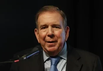 La Cancillería guatemalteca, que no dio más detalles de la visita, dijo que González Urrutia viene "directamente" a reunirse con el presidente Arévalo.