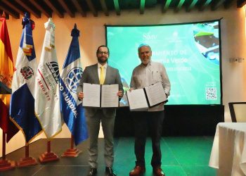 Superintendente del Mercado de Valores, Ernesto Bournigal, junto al ministro de Medio Ambiente, Miguel Ceara Hatton. - Fuente externa.