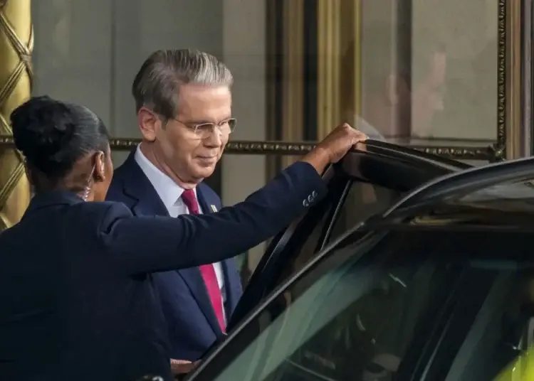 La delegación estadounidense está encabezada por el secretario del Tesoro Scott Bessent, y el representante de Comercio, Jamieson Greer.