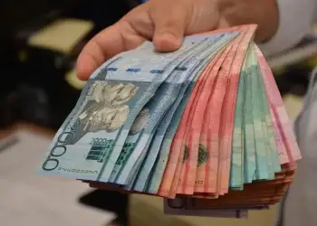 Al ser consultada sobre las estrategias para contrarrestar esta problemática, la funcionaria destacó la importancia de promover una mayor inclusión financiera, así como fomentar la bancarización y formalización de las actividades económicas.