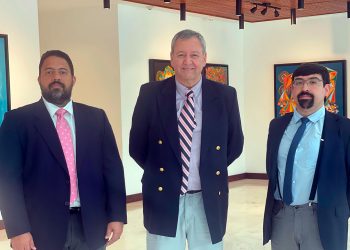 Ernesto Molina, Eduardo Ferreti y Joaquín Dagnino, ejecutivos de Feller Rate en visita a elDinero.