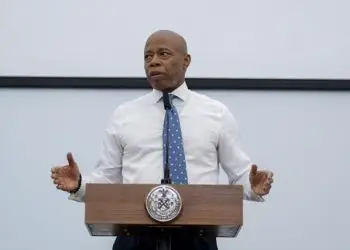 El alcalde Nueva York sostuvo que es "un momento muy doloroso para la comunidad dominicana".