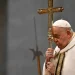 La crisis por broncoespasmo ha hecho que el papa haya sufrido durante su terapia un ataque de tos que le hizo vomitar pero, al respirar, volvió a tragar el fluido.